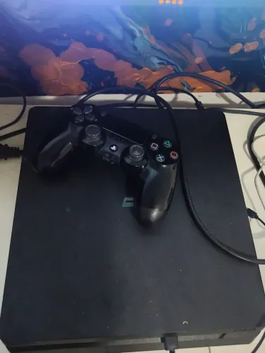 Playstation 4 slim 1 TB com 1 controle 5 jogos na mídia GTA efooball entre outros