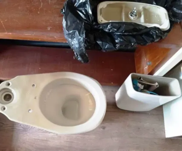 Vaso Deca com Caixa acoplada