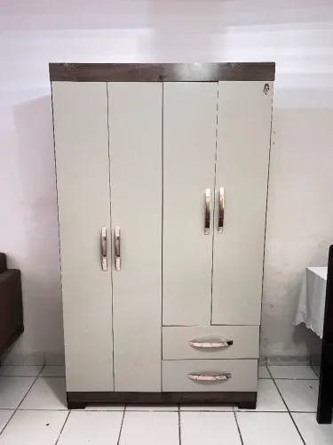 Guarda Roupa 4 Portas 2 Gavetas