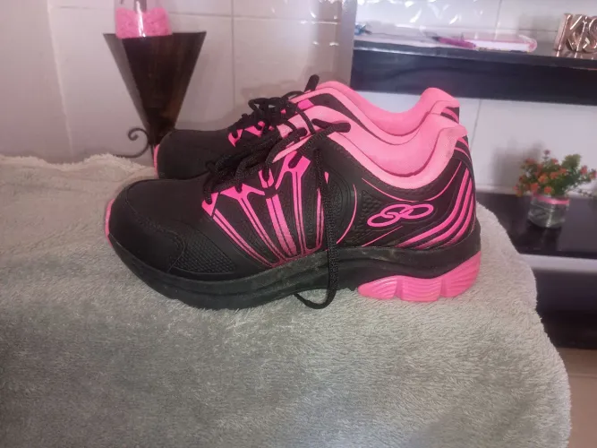 Vendo esse tênis feminino