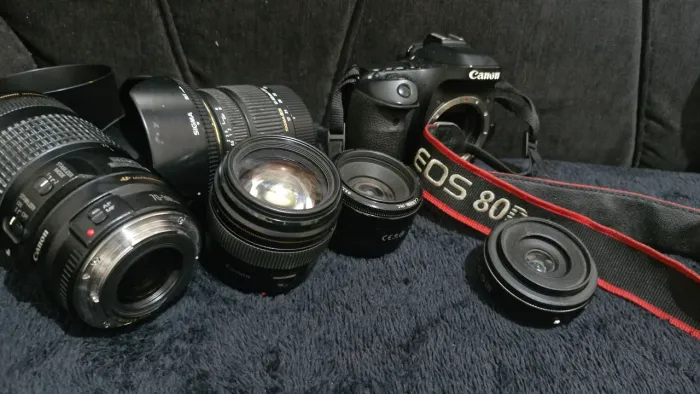 Canon 80D, lente 24mm, 50mm, 85mm, 17-50mm, 70-300mm