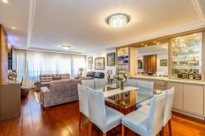 Raridade no Bigorrilho: 199m² privativos, com 2 suítes, reformado, mobiliado e pronto para