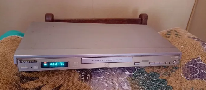 DVD Player Panasonic DVD-S27 Bivolt (sem controle e sem cabo AV)