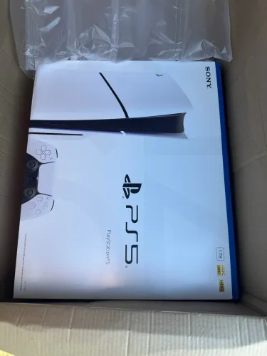 Console Sony Playstation 5 Slim, Com Leitor de Disco, SSD 1TB, Com Controle Sem Fio
