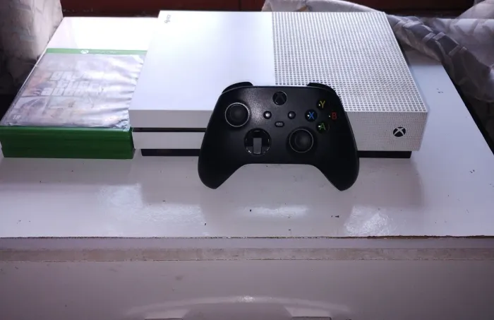 Xbox One S 500 GB + 3 jogos
