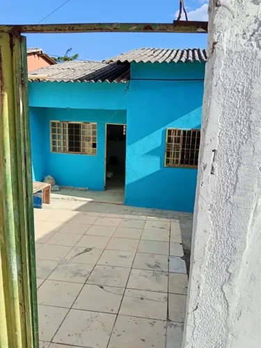 Casa para venda possui 60 metros quadrados com 2 quartos