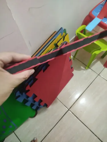 Vendo Tatame infantil 50x50cm e 2 cm de espessura muito bem conservado,8 unidades.