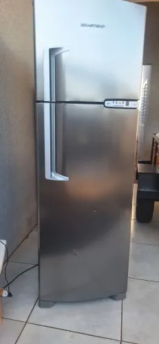 Vendo geladeira fros fri 380 litros super concervada 220w