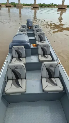 OPORTUNIDADE ÚNICA: LANCHA com 10 assentos + motor YAMAHA 115 HP + CARRETA POR R$ 130 MIL