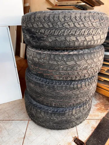 Pneus meia vida para caminhonete 245/70R16