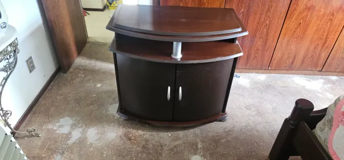 Rack de chão/amadeirado/com portas/rodinhas para movimentação 