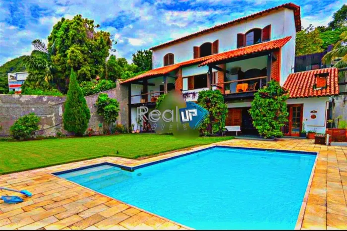 Casa Triplex de 486m² Cenário de Novela