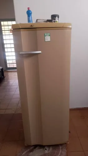 Geladeira com defeito 220w