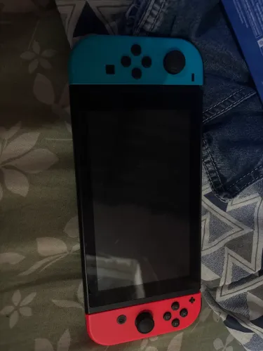 vendo nintendo switch com 32 gigas + micro sd 64, não acompanha carregador
