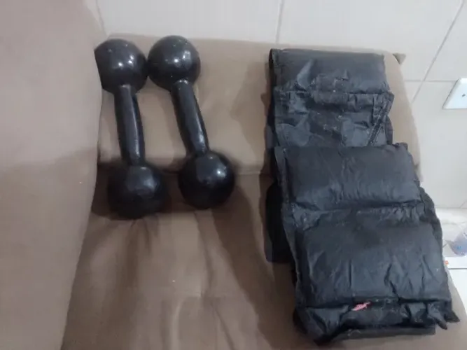 Halteres peso 5kg e caneleira 