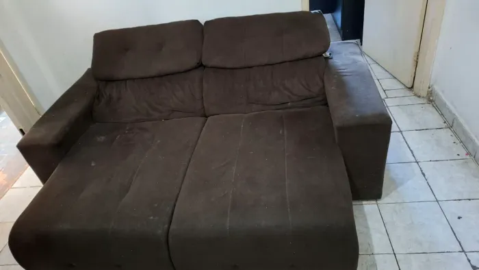 Sofá retrátil marrom
