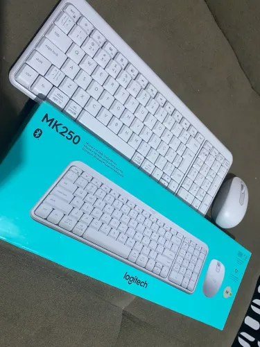 Teclado e Mouse Logitech Bluetooth 