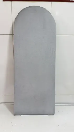 Tábua de passar roupa cinza