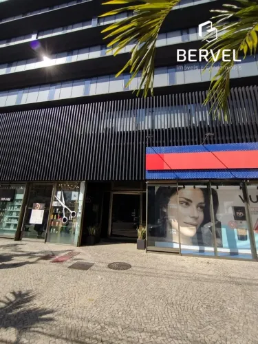 Sala comercial para alugar, O prédio oferece infraestrutura para escritórios e também é en