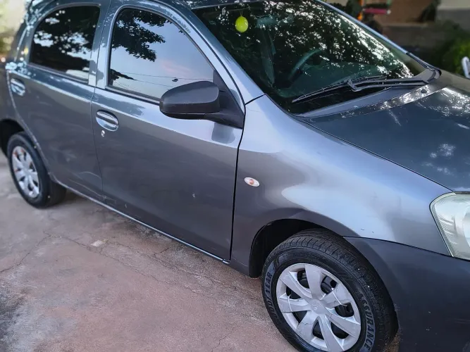 Toyota Etios X 1.3 Flex 16V 5P Mec. 2014