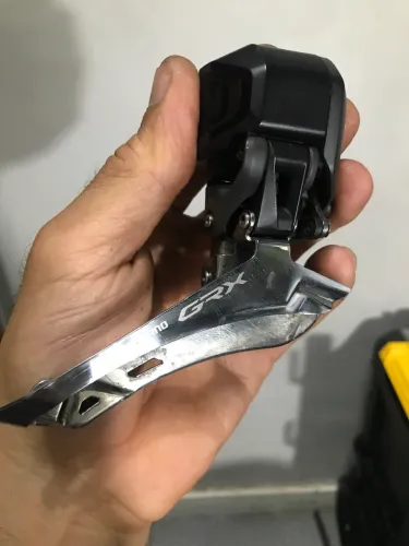 Câmbio dianteiro Shimano GRX di2 