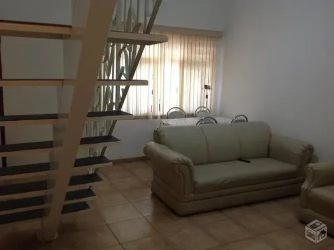 Sobrado residencial à venda, espaço para aquele churrasco, uma sala com um bom tamanho, li