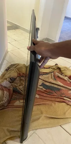 To vendendo  800$  TV LG 50 polegadas  FUNCIONANDO TUDO PERFEITAMENTE ?  NÃO É SMART ? 