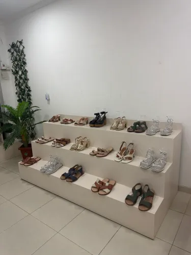 Expositor escada para loja de calcados