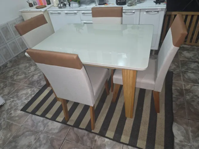 Mesa c 04 cadeiras NOVA