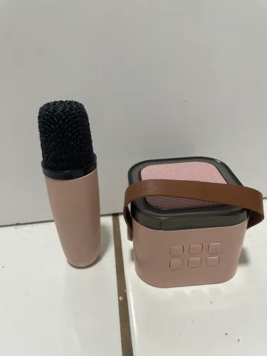 Caixinha de som com microfone