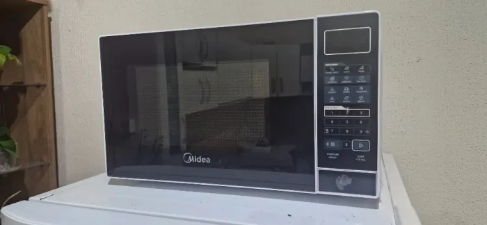 Microondas 20L ÓTIMO estado Midea
