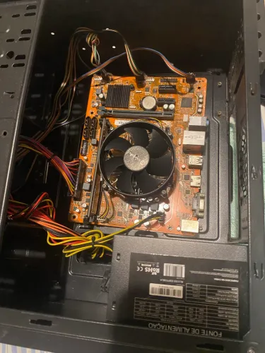Vendo peças de pc - Fonte ATX 350 W BLUECASE + placa mãe IPHM 110G + cooler goldentec