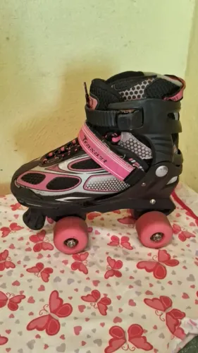 Patins 4 rodas Preto e Rosa