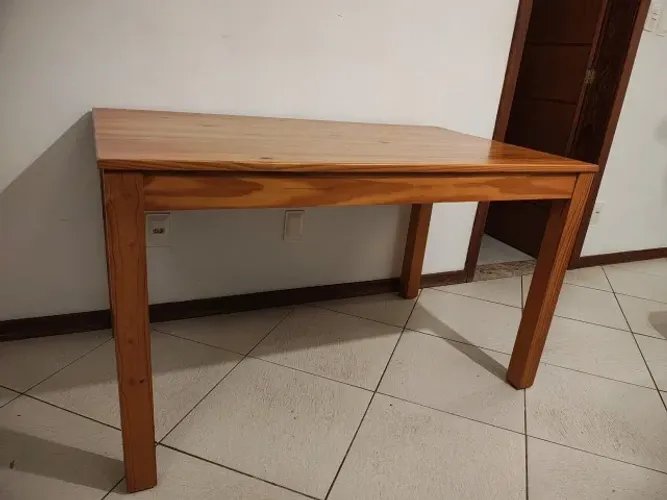 Mesa de madeira Tok Stok (4 lugares)