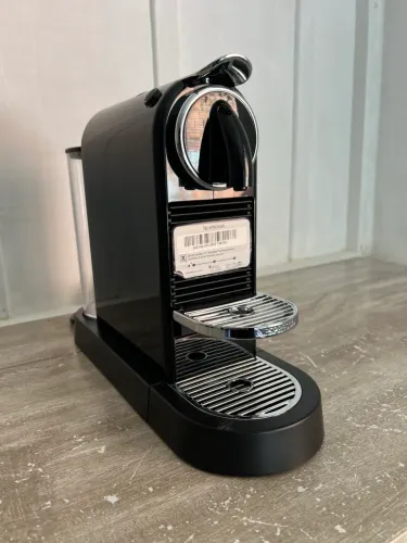 Cafeteira Nespresso CITIZ Modelo Premium - Preta e Cromada 110v