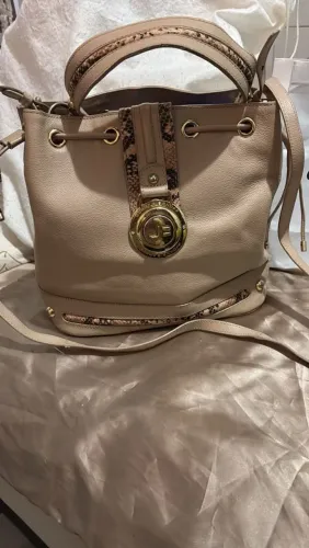 Bolsa couro legitimo linda!