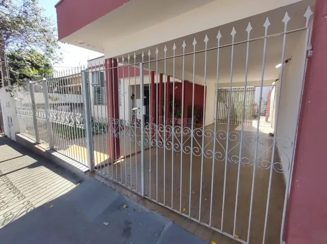 Casa padrão à venda com 5 dormitórios no Centro de Araraquara!