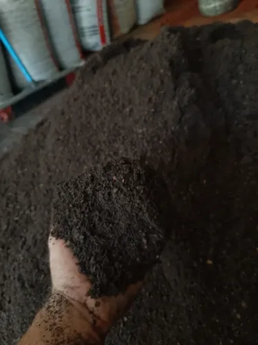 TERRA PRETA PARA HORTAS E VASOS