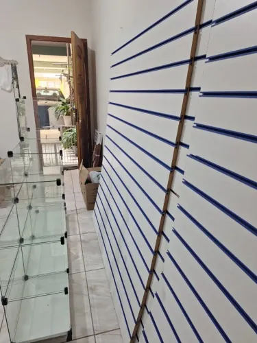 Painel loja e balcão vidro modular 