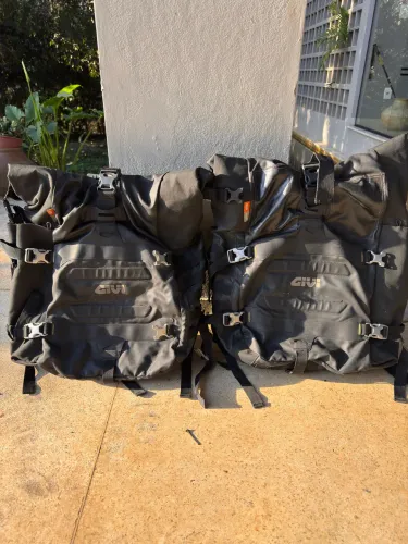 Malas laterais Givi canyon 35L GRT709
