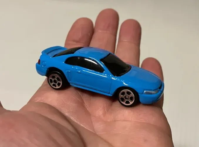 carro muscle Ford Mustang anos 90 modelo 1999 carrinho de ferro Maisto 1/64