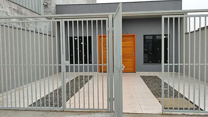 Casa nova c/ 2 dormitórios no jd. Santa Marta em ótimo local. Aceita financiamento mcmv.