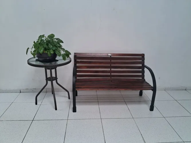 Banco de jardim em madeira