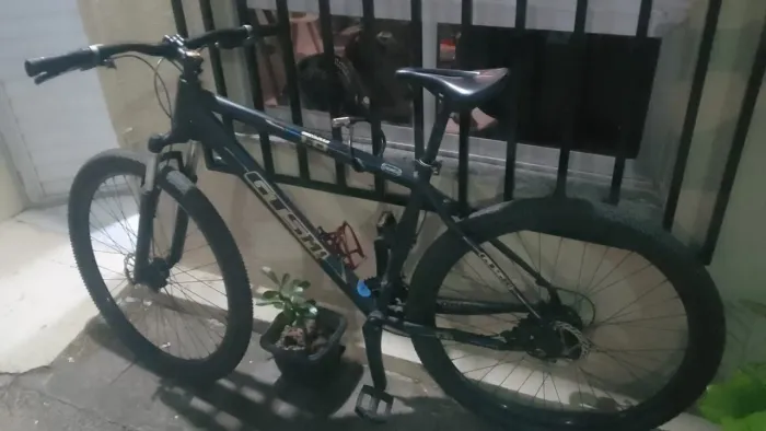 Vende- se uma bicicleta GTSM1 aro 29