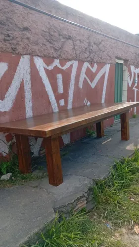 Mesa de madeira com grande