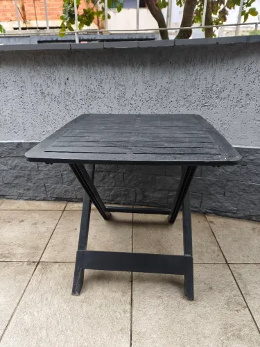 Conjunto de mesa e cadeiras