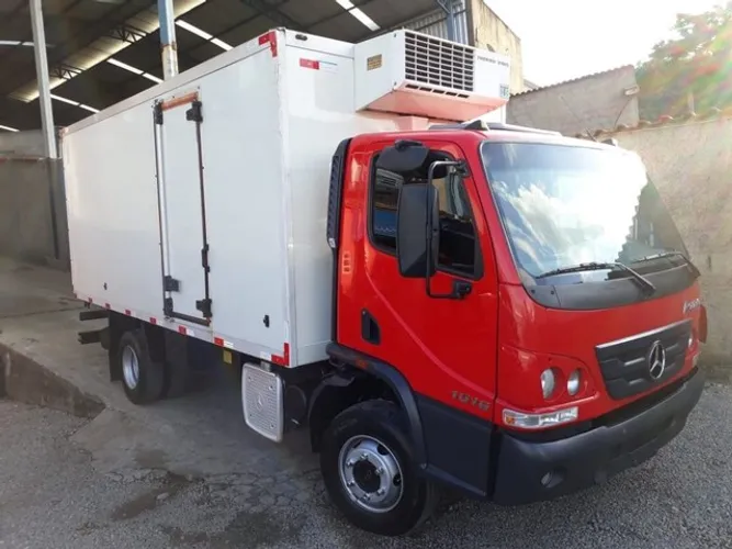 MB Accelo 10-16 Baú refrigerado 2015