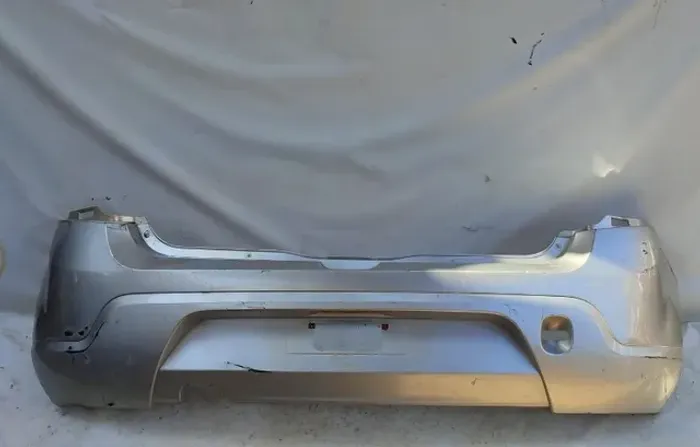 Parachoque traseiro Renault Sandero 2008/2013 com detalhe
