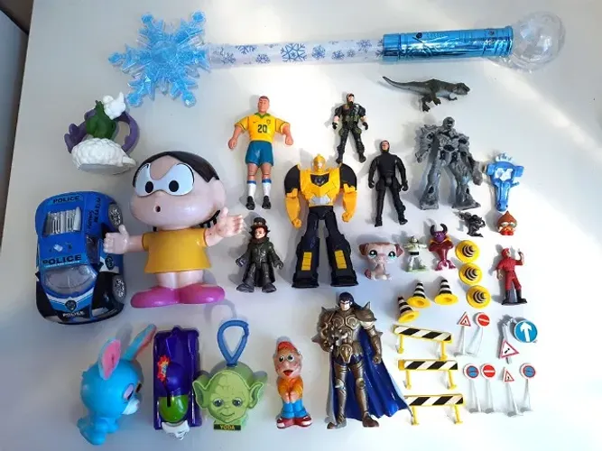 Lotão de Brinquedos Diversos nº3 - Cavaleiros do Zodíaco, Star Wars, Turma da Mônica