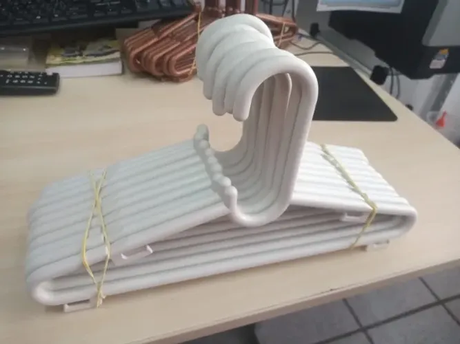 cabide infantil branco ou preto infantil 30cm serve para roupeiros pct c/10